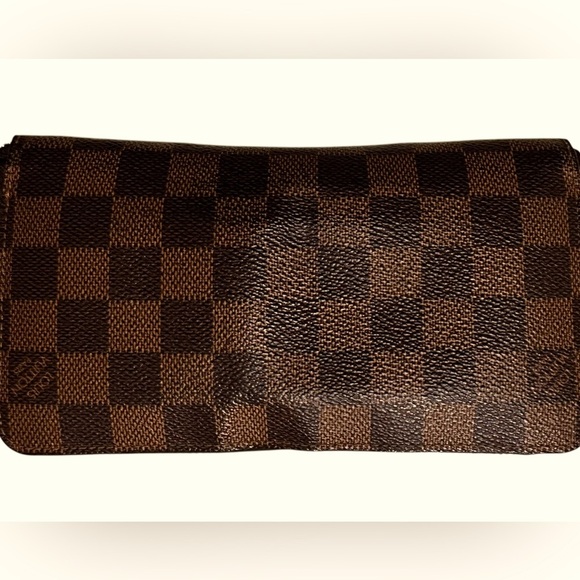 Louis Vuitton Handbags - Louis Vuitton Damier Ebene zippered wallet GUC condition minus outside zipper